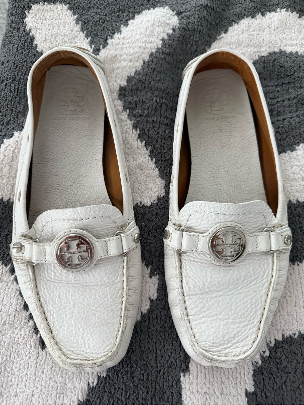 Tory Burch White Pebbled Leather Logo Bit Loafers